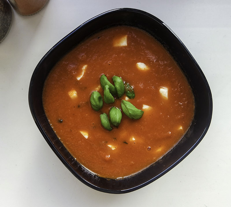 zupa pomidorowa keto krem z mozzarellą jadietetyk dieta ketogeniczna obiad białkowo-tłuszczowy