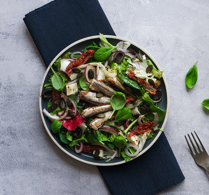 keto sałatka z anchois dieta ketogeniczna przepisy jadietetyk
