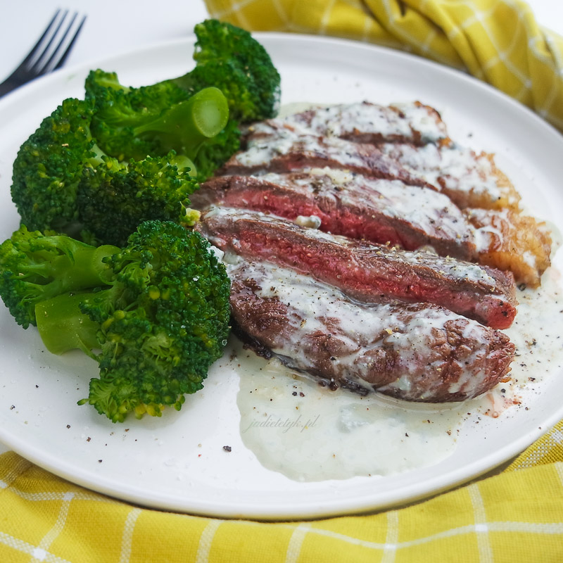 przepis na stek z sosem serowym z gorgonzoli keto obiad jadietetyk